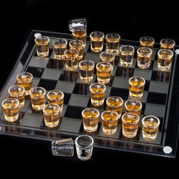 Stiklinis vakarėlių žaidimas "Šaškės - šachmatai"