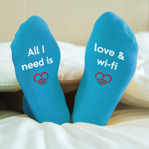 Moteriškos kojinės su spauda ant padų "Love & Wifi"
