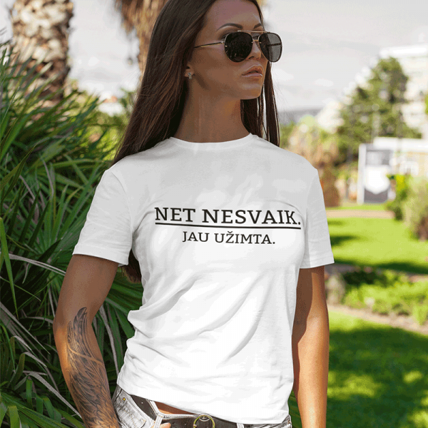 Moteriški marškinėliai "Nesvaik, jau užimta"