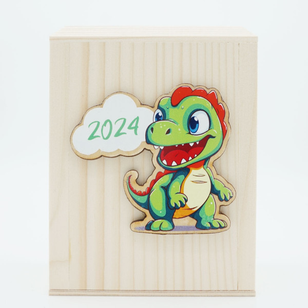 Medinė taupyklė "2024 - žaliojo Drakono metai" Medinė taupyklė "2024 - žaliojo Drakono metai"