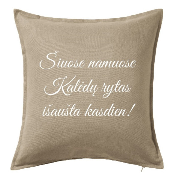 Dekoratyvinė pagalvėlė "Šiuose namuose Kalėdų rytas išaušta kasdien" Dekoratyvinė pagalvėlė "Šiuose namuose Kalėdų rytas išaušta kasdien"