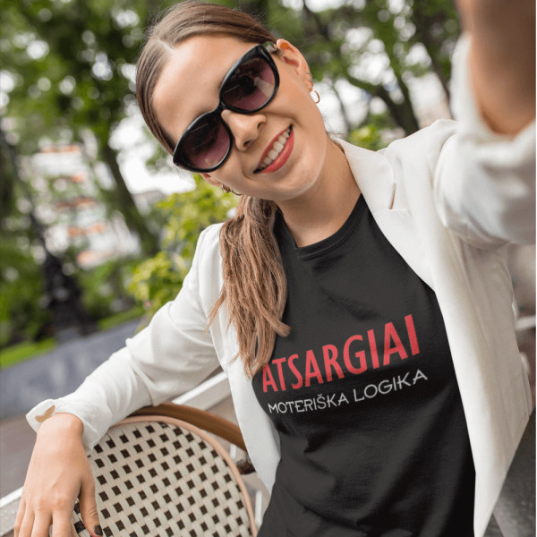 Moteriški marškinėliai "Atsargiai - moteriška logika" Moteriški marškinėliai "Atsargiai - moteriška logika"