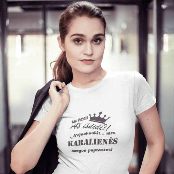 Moteriški marškinėliai "Karalienės mergos paprastos" Moteriški marškinėliai "Karalienės mergos paprastos"